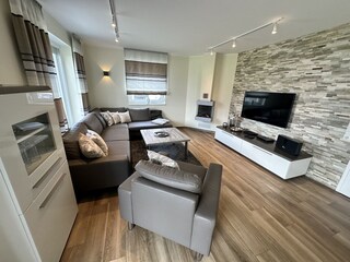 Wohnbereich mit SkyFlatTV, Gaskamin,  Bose Soundsystem