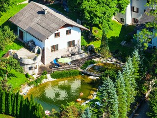 Luftaufnahme Teich, Burg und FeWo "Armin"