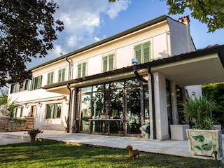 Villa vom Garten gesehen