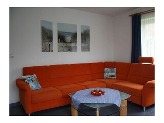 mit reichlich Sitzgelegenheit