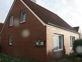 Stellplatz für das Auto im eingezäunten Bereich