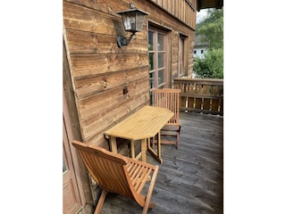 Balkon mit Balkonmöbeln