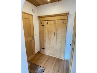 Kleiner Flur mit Garderobe