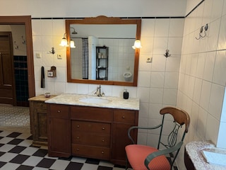 großes Badezimmer