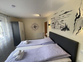 Schlafzimmer 1