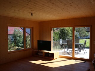 Wohnzimmer mit Südterrasse