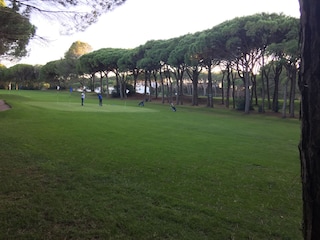 Blick vom Golfclub Platja de Pals auf das Haus (rechts)