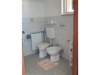 Badezimmer und WC DG