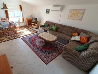 Wohnzimmer und Essecke DG