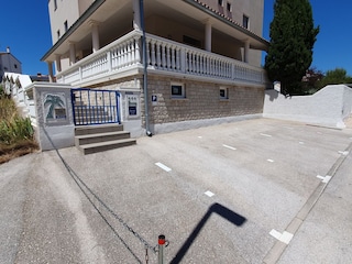 Parkplatz, 4 Stellplätze