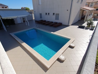 Pool, morgens