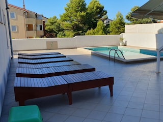 Pool, morgens
