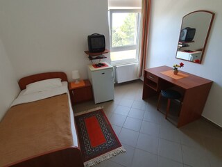 Zimmer 4 / 10 (1./2. OG), Einzelzimmer mit Zustellbett