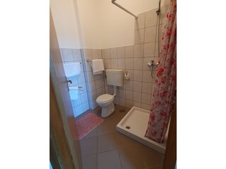 Zimmer 4 / 10 (1. / 2. OG), Badezimmer