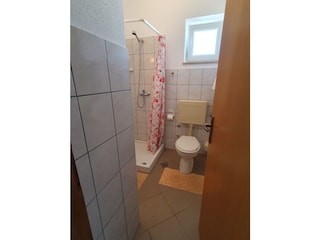 Zimmer 5 / 11 (1. / 2. OG), Badezimmer