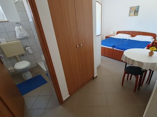 Zimmer 6 / 12 (1. / 2. OG), Badezimmer