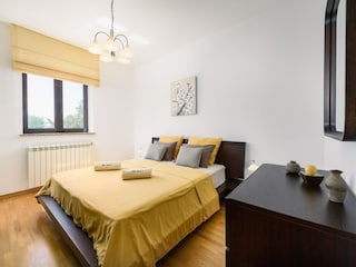 Apartment Pore Features 35