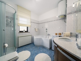 Apartment Pore Features 22