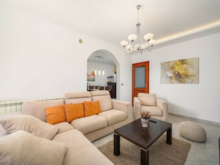 Apartment Pore Features 36