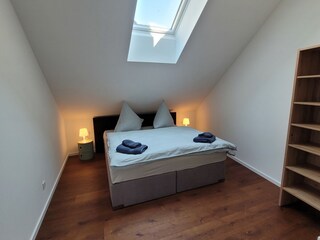 Schlafzimmer 1