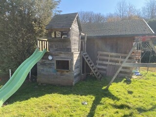 Rutsche, Schaukel, Kletterhaus gerne mitbenutzen