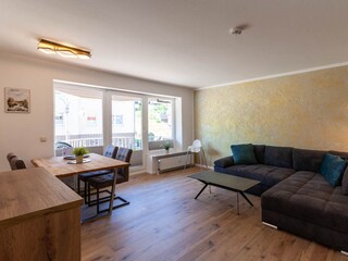 Wohn-/Essbereich mit offener Küche