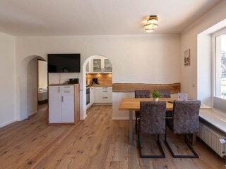 Wohn-/Essbereich mit offener Küche