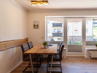 Wohn-/Essbereich mit offener Küche