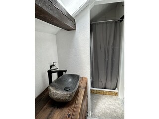 Badezimmer mit Dusche