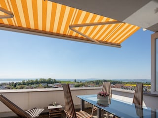 Panoramablick auf den Bodensee und die Alpen