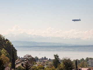 Alpenkulisse mit Zeppelin
