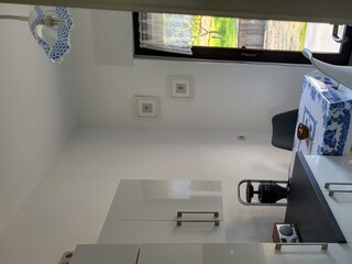 Küche mit Essgelegenheit