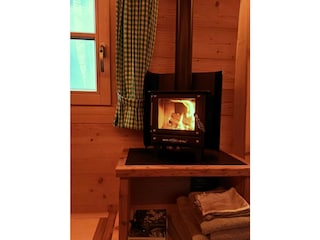 Gemütlicher Holzkamin