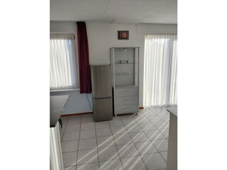 Kühl-Gefrierschrank  -  Aufbewahrungskommod