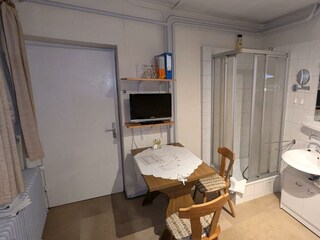 SZ unten Näh, Dusche