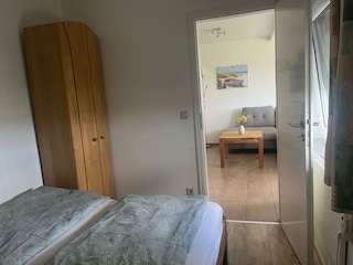 Blick vom Schlafzimmer in den Wohnraum