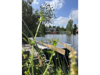 Eigenes Ruderboot am Steg