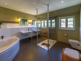 Badezimmer im OG