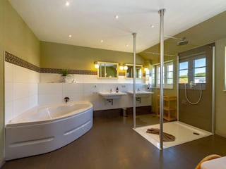 Badezimmer im OG