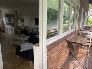 Der eigene Balkon mit Zugang vom Wohnzimmer.