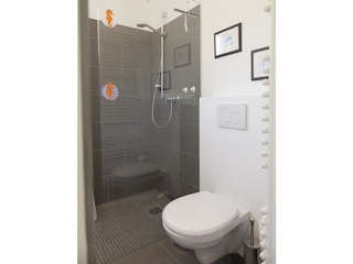 Bad mit bodentiefer Dusche (Foto Trendwerk )