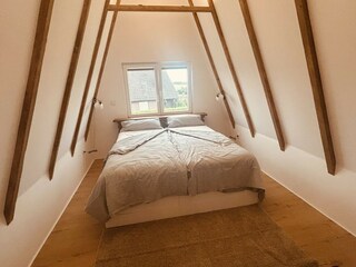 Schlafzimmer mit Doppelbett