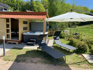 Whirlpool und Saunahaus