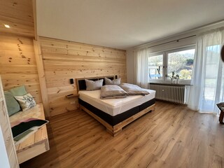 Schlafzimmer mit Boxspringbett 180x200