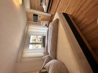 Schlafzimmer mit Boxspringbett 180x200