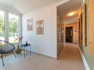 Wellnessbereich mit Saunen, Duschen und Ruhebereich im Dachgeschoss