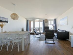 Ferienhaus Appartement au 4ème étage avec vue sur la mer et balcons arrière.
