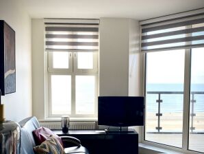 Ferienhaus Penthouse de luxe avec vue parfaite sur la mer. Balcon avant et arrière