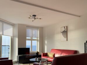 Ferienhaus Lussuoso attico con vista mare perfetta. Balcone anteriore e posteriore.