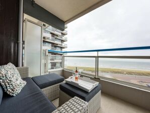 Un apartamento bellamente situado con vistas al mar.